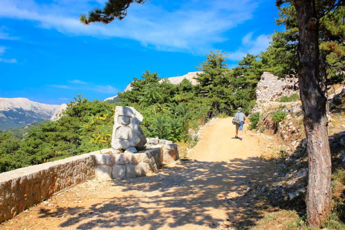 Moon Pathway (Mjesečeva staza) - Baška